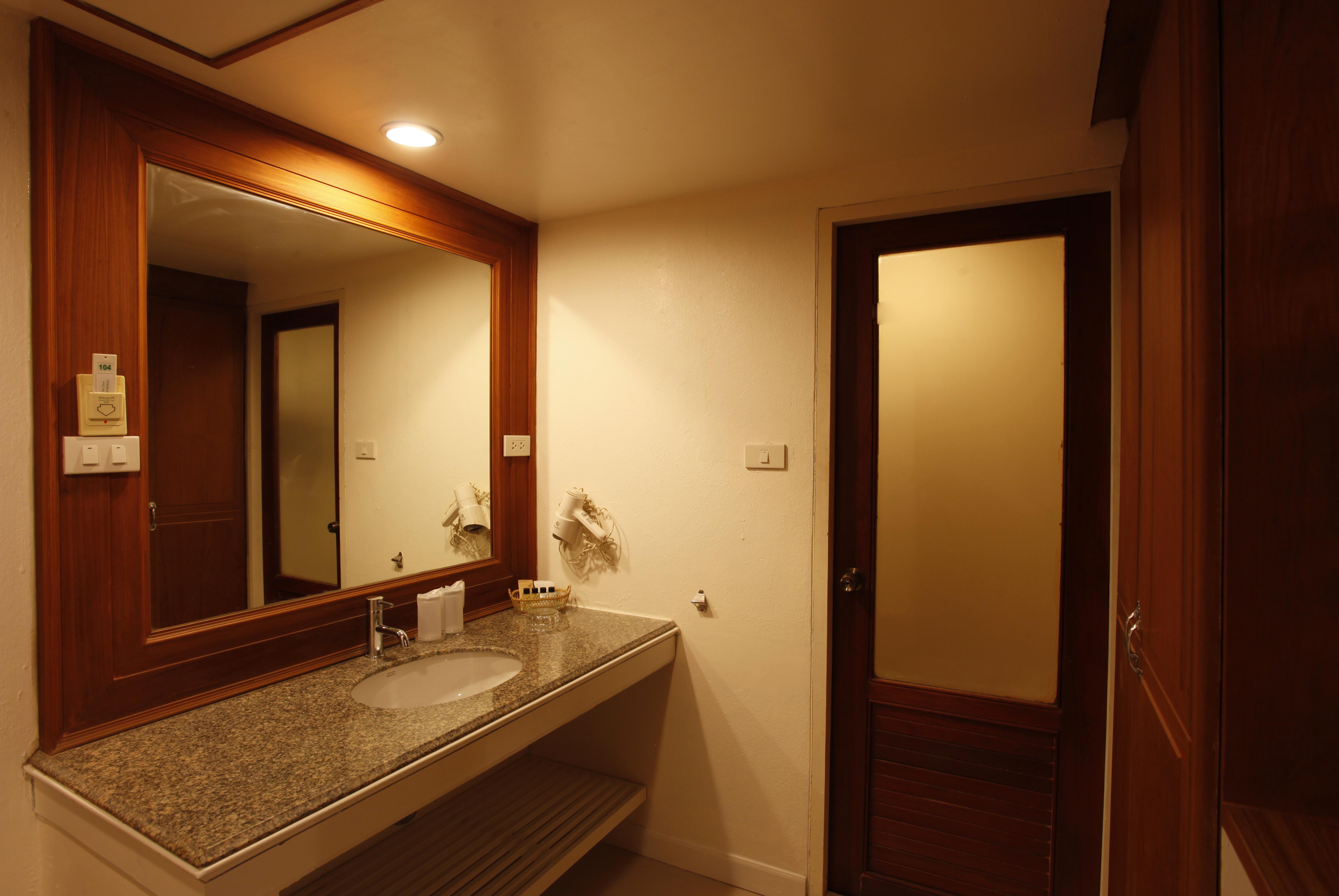 The Viridian Resort - Sha Plus Patong Bagian luar foto